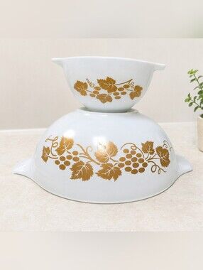 Pyrex Golden Grapes Chip And Dip Set
